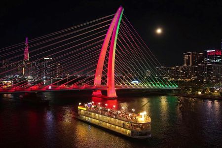 Ho Chi Minh Saigon River Dinner Cruise with Live Music