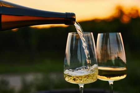 Sunset dinner in the vineyards at Masseria Torleanzi