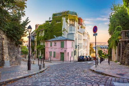 Guided tour of iconic Paris landmarks and hidden gems