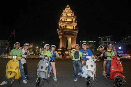 4-hours evening city highlight Vespa tour in Phnom Penh