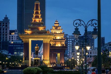 Phnom Penh evening city highlight tour with sunset cruise by tuk-tuk