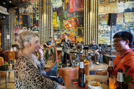 Bangkok night tour in local bars with live music and drinks