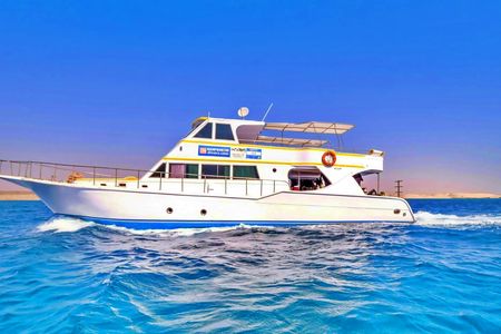 Private boat and snorkeling trip in Marsa Alam with lunch