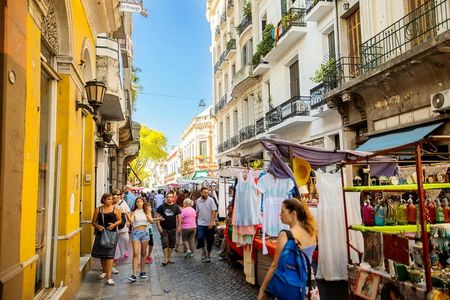 Walking private tour of Plaza de Mayo and San Telmo