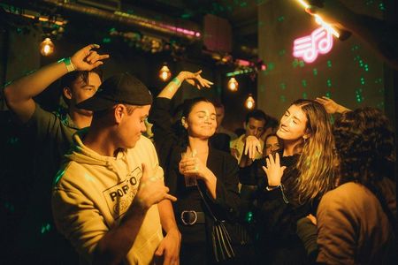 Porto New Year's Eve pub crawl with drinks and VIP club entry