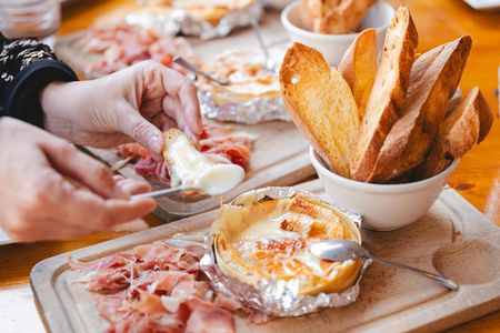 Traditional food tour in Marseille