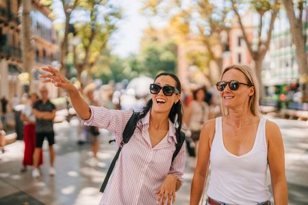 Palma de Mallorca food tour with tapas and drinks at 4 local stops