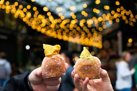 2-hour doughnut tour of London's downtown with Tower Bridge