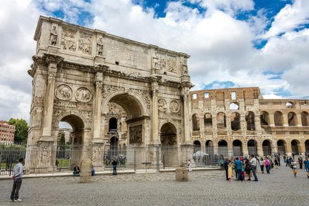 Colosseum and arena floor private tour with local guide