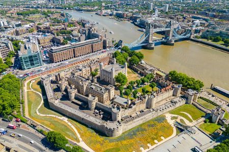 Tower of London and Crown Jewels private guided tour