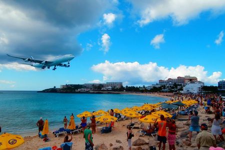 St Maarten Excursion: Island Sightseeing + Beach & Shopping.