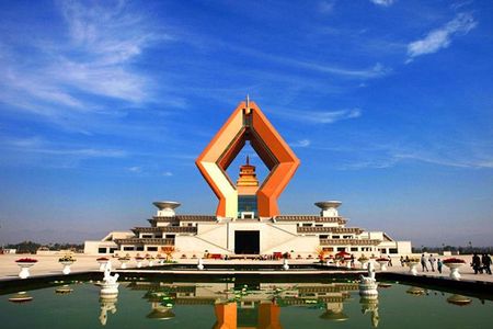 Private Day Tour: Qianling Mausoleum and Famen Temple