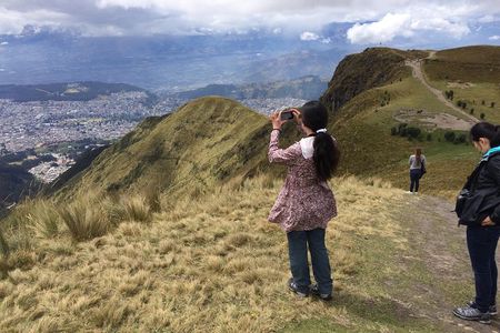 Private Quito City Tour with Teleférico and Horse Ride in Pichincha Volcano 