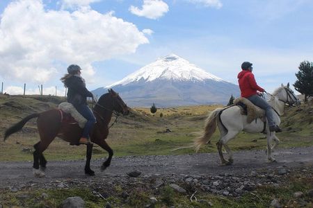Horseback Ride & Hike in Cotopaxi Volcano Day Trip from Quito