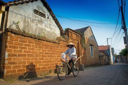 Day Trip to Duong Lam Ancient Village from Hanoi