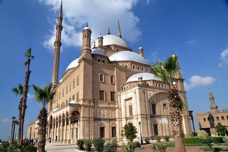 Layover Tour to Giza Pyramids, Sphinx, Coptic & Islamic Cairo 