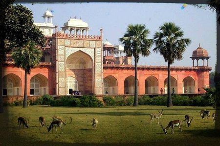 Agra Short Tour of Akbar Tomb, Gurudwara Guru Ka Tal and Dayalbagh