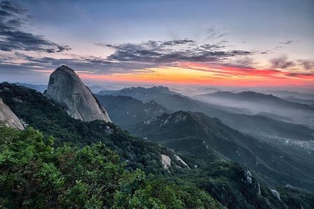 Bukhansan Mountain Private Hike with Lunch