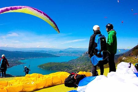 Sensation paragliding flight over the magnificent Lake Annecy