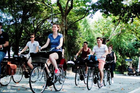 Half-Day Bike Tour of Shanghai Old Town with Food Tasting