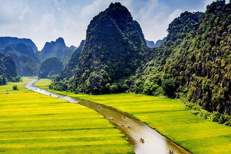 Hoa Lu Tam Coc Full-Day DELUXE Tour Including BUFFET LUNCH & River Boat Ride