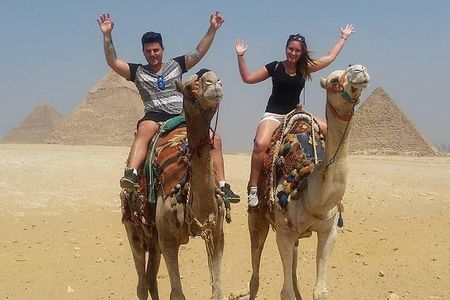 Best tour to Giza Pyramids, Egyptian Museum, Bazaar and Felucca 