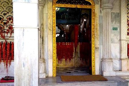 Culture trip in Pune to Aga Khan Palace, a dargah and temples
