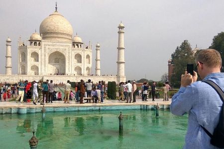 Private day tour from Delhi to Taj Mahal and Agra Fort with guide