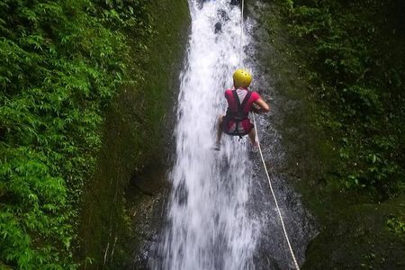 Canyoning in waterfalls and Zipline cable near La Fortuna