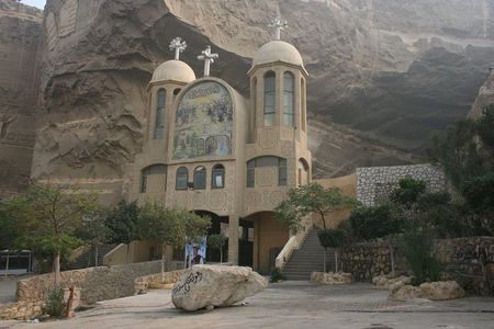 Private Half Day Tour to Garbage City and Cave Church