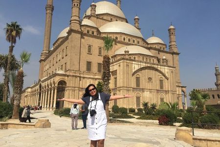 Private Day Tour to Old Islamic Cairo & Coptic Cairo with Lunch