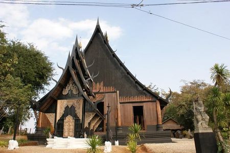 Full-Day Guided Tour of Chiang Rai Temples from Chiang Mai