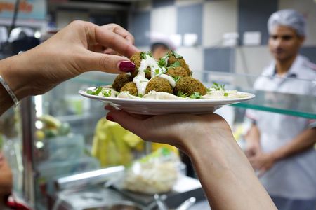 Middle Eastern Food & Culture Walk in Old Dubai