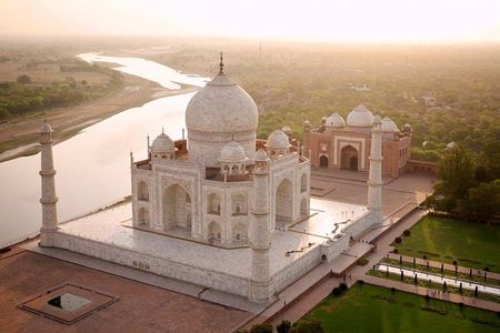 Full Day Private Tour of Agra Via Express Train from New Delhi with Lunch