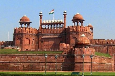 Explore Red Fort With Entrance & Private Guide