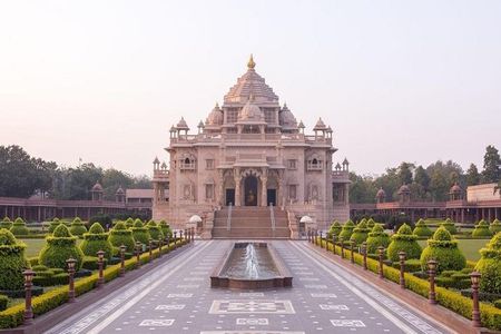 Explore Ahmedabad Spiritual Sites - A Private Tour with Akshardham Temple& Lunch