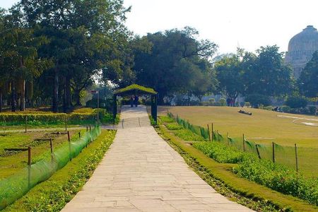 A Walk Through Delhi's Most Important Park - The Lodhi Gardens