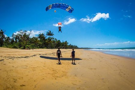 From Cairns: Tandem Skydive Experience over Mission Beach