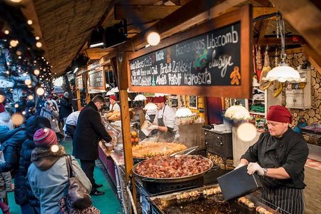 Budapest Wonderland - A Christmas Market Tour with Chimney Cake & Mulled Wine