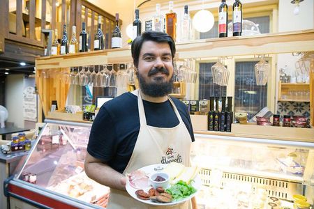 Budapest Food Crawl-Private Hungarian Food Tour with Wine Tasting & Coffee House