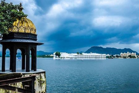 Udaipur Full Day City Tour with Boat Ride
