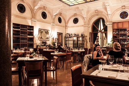 Rome Pantheon: Fine Food & Wine Pairing Dinner with Sommelier