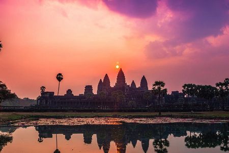Angkor Sunrise Half-Day Tour with Private Vehicles & Tour Guide 