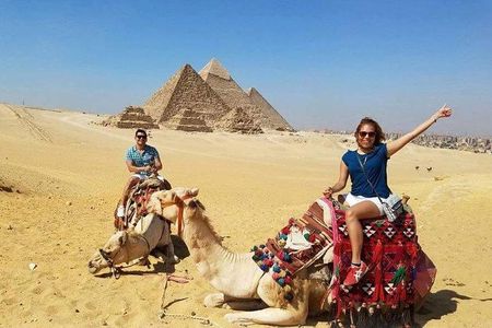 Private 8 Hours Giza Pyramids, Egyptian Museum, and Bazaar from Cairo Airport