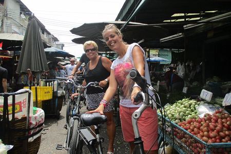 Countryside Bangkok and a Local Floating Market Tour by Bicycle Including Lunch