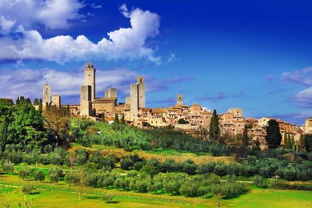 San Gimignano and Winery Experience with Light Lunch from Pisa