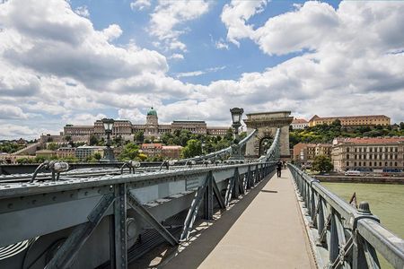 Budapest All in One Small Group Walking Tour with Strudel Stop