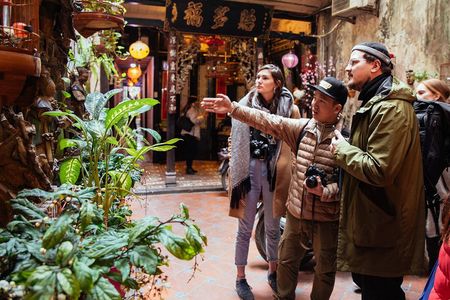 Highlights & Hidden Gems With Locals: Best of Hanoi Private Tour