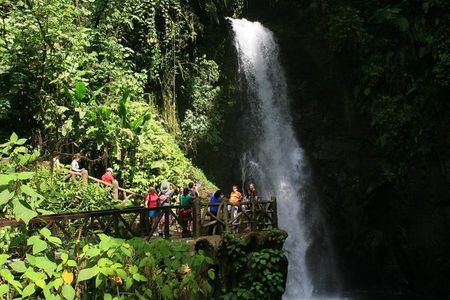 Semi Private La Paz Waterfall Gardens & Safari in Sarapiqui River from San Jose