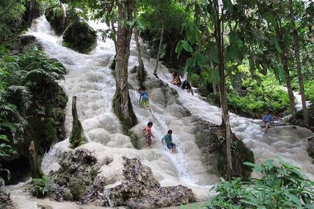 Private Chiang Mai Tour to Bua Thong Waterfalls and Ziplining